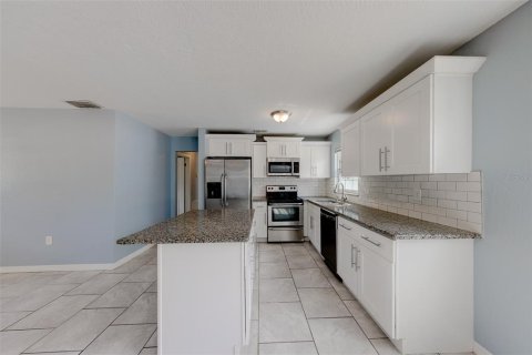 Casa en venta en Clearwater, Florida, 4 dormitorios, 113.43 m2 № 2410416 - foto 11
