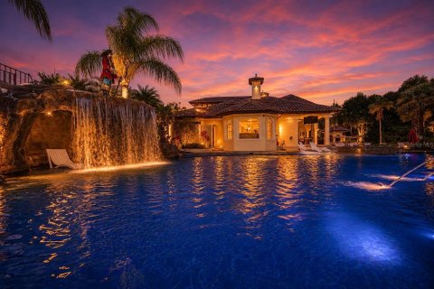 House in Lutz, Florida 5 bedrooms, 436.64 sq.m. № 2204535 - photo 7