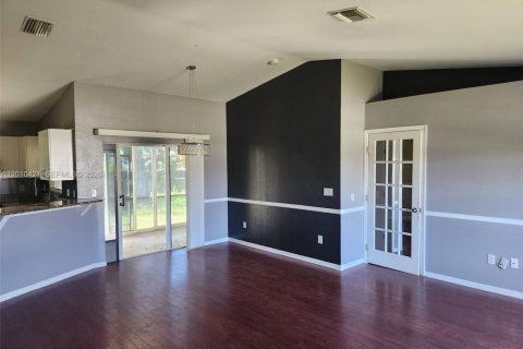 Villa ou maison à louer à Cape Coral, Floride: 3 chambres № 2073379 - photo 10