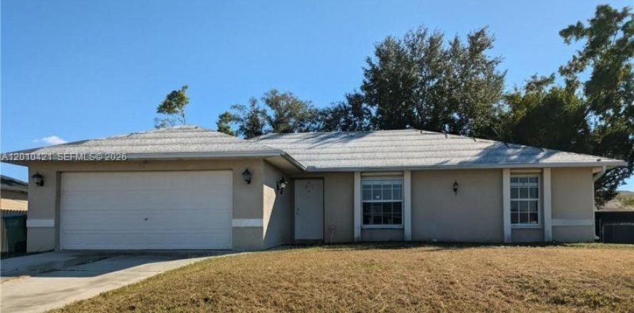 Villa ou maison à Cape Coral, Floride 3 chambres № 2073379