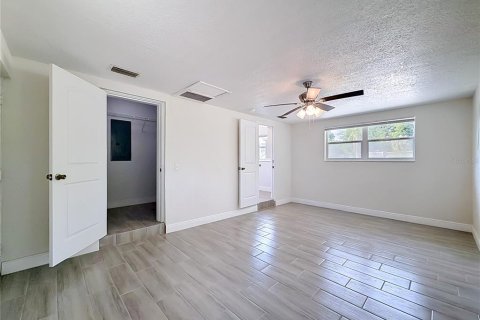House in Sanford, Florida 4 bedrooms, 151.99 sq.m. № 2121222 - photo 10