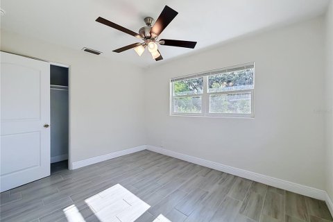 House in Sanford, Florida 4 bedrooms, 151.99 sq.m. № 2121222 - photo 17
