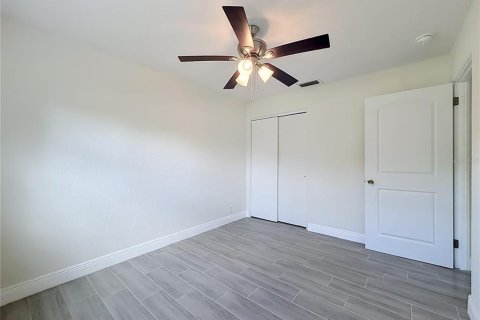 House in Sanford, Florida 4 bedrooms, 151.99 sq.m. № 2121222 - photo 24