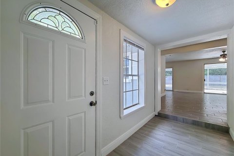 House in Sanford, Florida 4 bedrooms, 151.99 sq.m. № 2121222 - photo 4