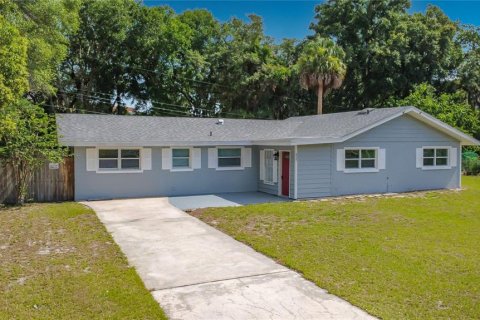 House in Sanford, Florida 4 bedrooms, 151.99 sq.m. № 2121222 - photo 2