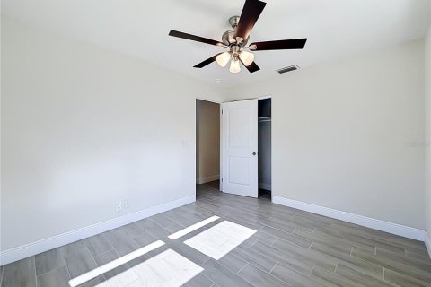 House in Sanford, Florida 4 bedrooms, 151.99 sq.m. № 2121222 - photo 18