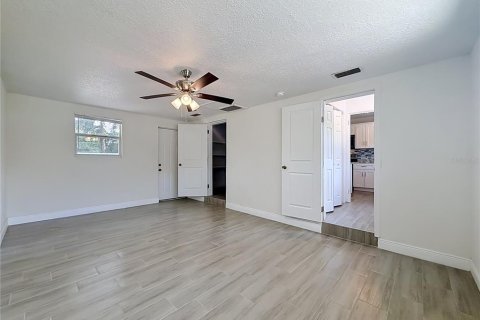 House in Sanford, Florida 4 bedrooms, 151.99 sq.m. № 2121222 - photo 11