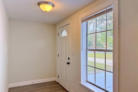 House in Sanford, Florida 4 bedrooms, 151.99 sq.m. № 2121222 - photo 5