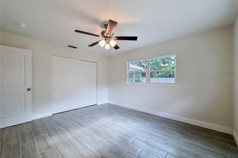 House in Sanford, Florida 4 bedrooms, 151.99 sq.m. № 2121222 - photo 14