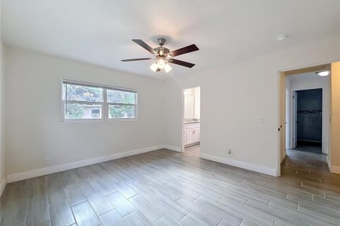 House in Sanford, Florida 4 bedrooms, 151.99 sq.m. № 2121222 - photo 15