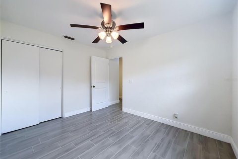 House in Sanford, Florida 4 bedrooms, 151.99 sq.m. № 2121222 - photo 23