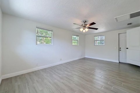 House in Sanford, Florida 4 bedrooms, 151.99 sq.m. № 2121222 - photo 12