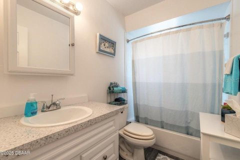 House in South Daytona, Florida 3 bedrooms, 157.93 sq.m. № 1817310 - photo 17
