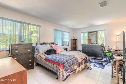 House in South Daytona, Florida 3 bedrooms, 157.93 sq.m. № 1817310 - photo 20