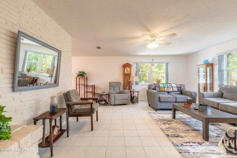 House in South Daytona, Florida 3 bedrooms, 157.93 sq.m. № 1817310 - photo 6