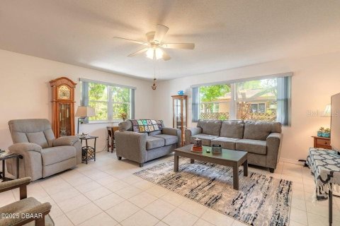 House in South Daytona, Florida 3 bedrooms, 157.93 sq.m. № 1817310 - photo 7