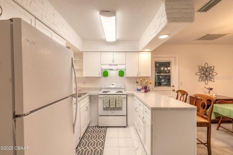 House in South Daytona, Florida 3 bedrooms, 157.93 sq.m. № 1817310 - photo 11