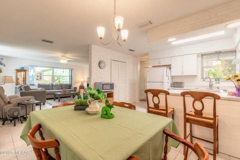 House in South Daytona, Florida 3 bedrooms, 157.93 sq.m. № 1817310 - photo 10