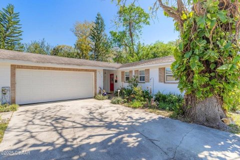House in South Daytona, Florida 3 bedrooms, 157.93 sq.m. № 1817310 - photo 30