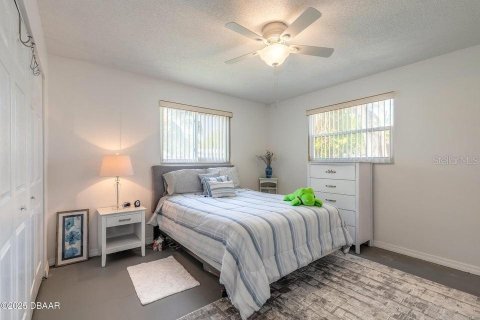 House in South Daytona, Florida 3 bedrooms, 157.93 sq.m. № 1817310 - photo 13