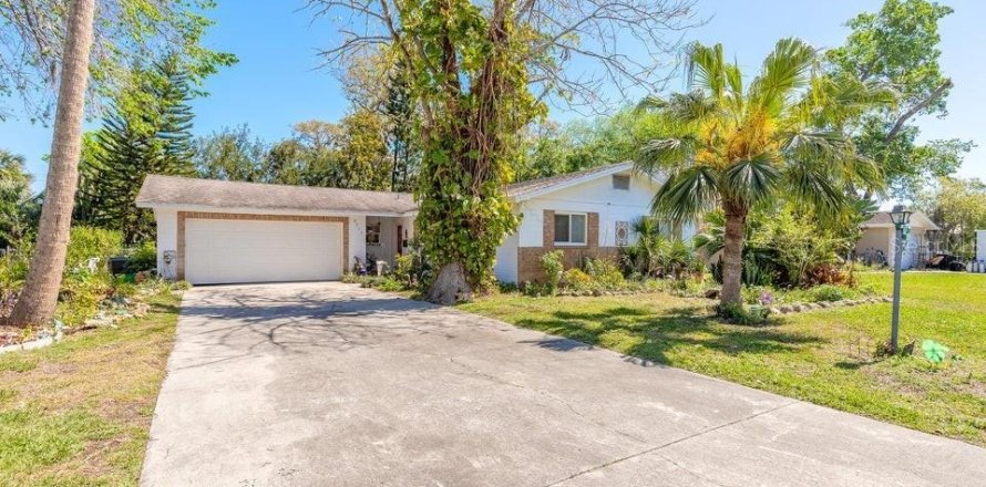 House in South Daytona, Florida 3 bedrooms, 157.93 sq.m. № 1817310