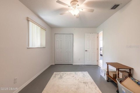 House in South Daytona, Florida 3 bedrooms, 157.93 sq.m. № 1817310 - photo 18