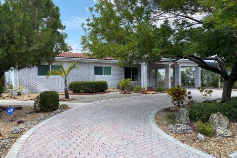 Villa ou maison à Pompano Beach, Floride 4 chambres, 167.41 m2 № 2175651