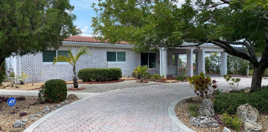 Villa ou maison à Pompano Beach, Floride 4 chambres, 167.41 m2 № 2175651