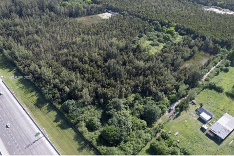 Propiedad comercial en Doral, Florida № 2037793