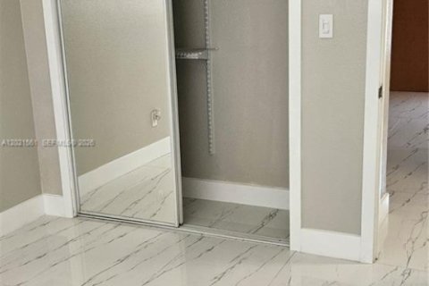 Apartamento en alquiler en Pompano Beach, Florida, 2 dormitorios, 900.5 m2 № 2077907 - foto 5