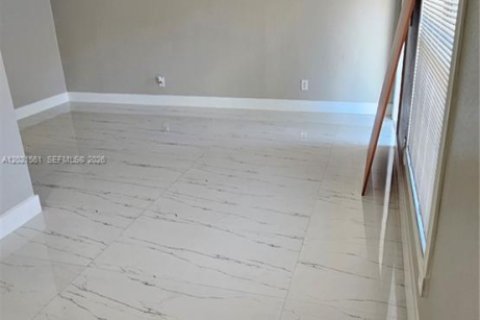 Apartamento en alquiler en Pompano Beach, Florida, 2 dormitorios, 900.5 m2 № 2077907 - foto 17