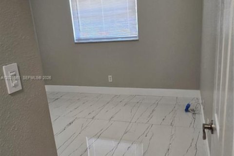 Apartamento en alquiler en Pompano Beach, Florida, 2 dormitorios, 900.5 m2 № 2077907 - foto 13