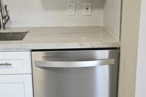 Apartamento en alquiler en Pompano Beach, Florida, 2 dormitorios, 900.5 m2 № 2077907 - foto 4