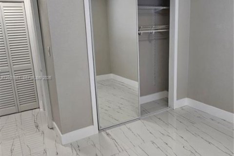 Apartamento en alquiler en Pompano Beach, Florida, 2 dormitorios, 900.5 m2 № 2077907 - foto 14