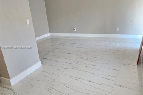 Apartamento en alquiler en Pompano Beach, Florida, 2 dormitorios, 900.5 m2 № 2077907 - foto 18