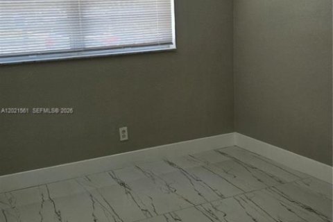 Apartamento en alquiler en Pompano Beach, Florida, 2 dormitorios, 900.5 m2 № 2077907 - foto 12