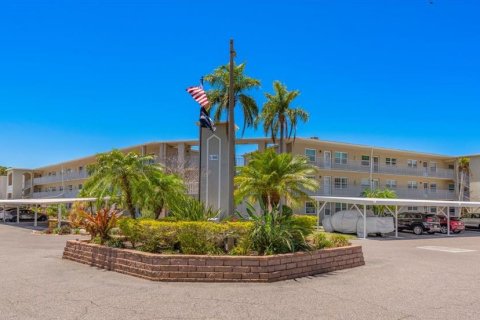 Condo in Dunedin, Florida, 1 bedroom  № 2103894