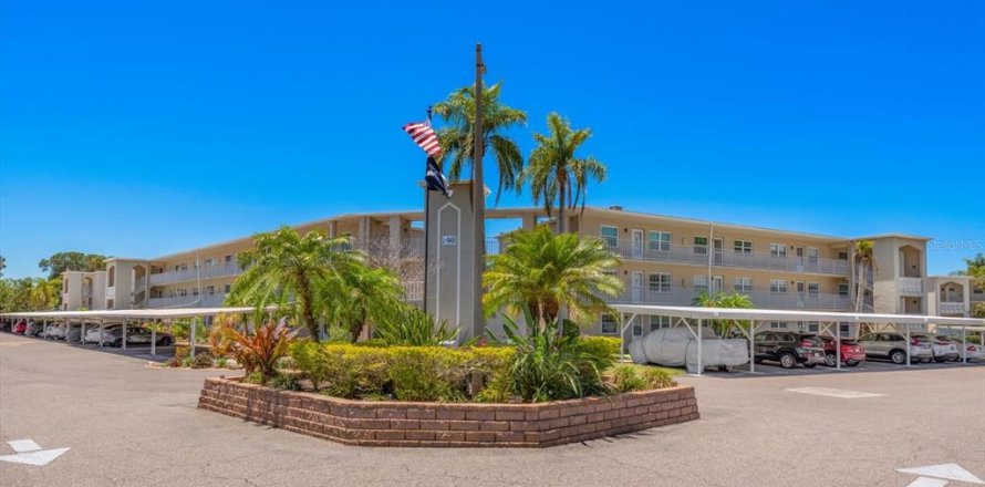 Condominio en Dunedin, Florida, 1 dormitorio  № 2103894