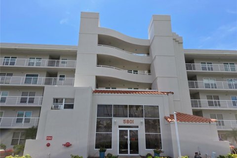 Condo in Saint Petersburg, Florida, 2 bedrooms  № 2364237