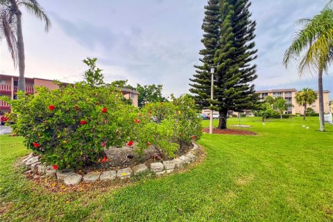 Condo in Bradenton, Florida, 2 bedrooms № 2236838 - photo 14