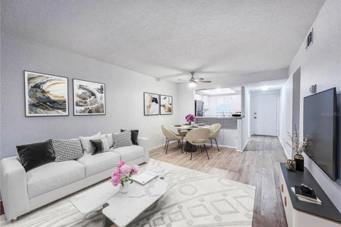 Condo in Bradenton, Florida, 2 bedrooms № 2236838 - photo 2