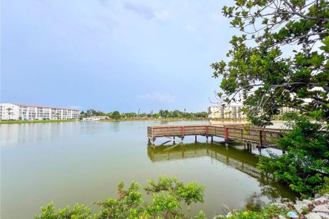 Condo in Bradenton, Florida, 2 bedrooms № 2236838 - photo 17