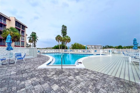 Condo in Bradenton, Florida, 2 bedrooms № 2236838 - photo 16