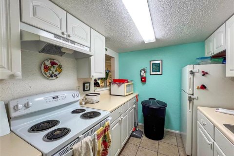Condo in Bradenton, Florida, 2 bedrooms № 2236838 - photo 20