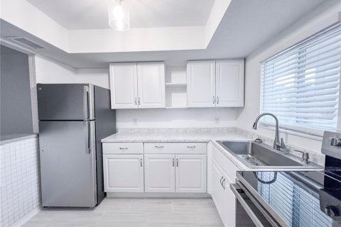 Condo in Bradenton, Florida, 2 bedrooms № 2236838 - photo 5