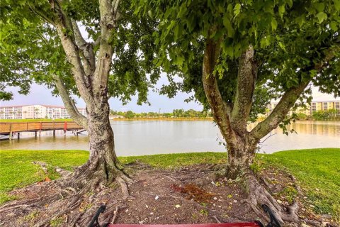 Condo in Bradenton, Florida, 2 bedrooms № 2236838 - photo 21