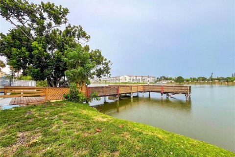 Condo in Bradenton, Florida, 2 bedrooms № 2236838 - photo 22