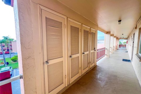 Condo in Bradenton, Florida, 2 bedrooms № 2236838 - photo 23