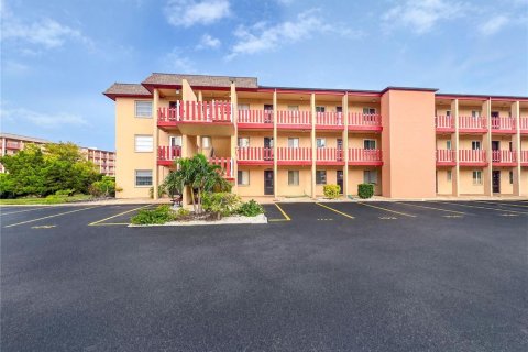 Condo in Bradenton, Florida, 2 bedrooms № 2236838 - photo 24
