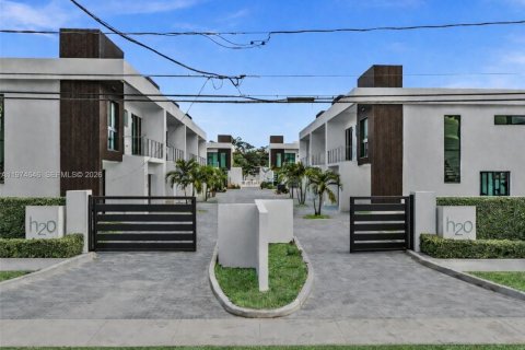 Touwnhouse à vendre à Dania Beach, Floride: 3 chambres, 193.24 m2 № 2090680 - photo 13